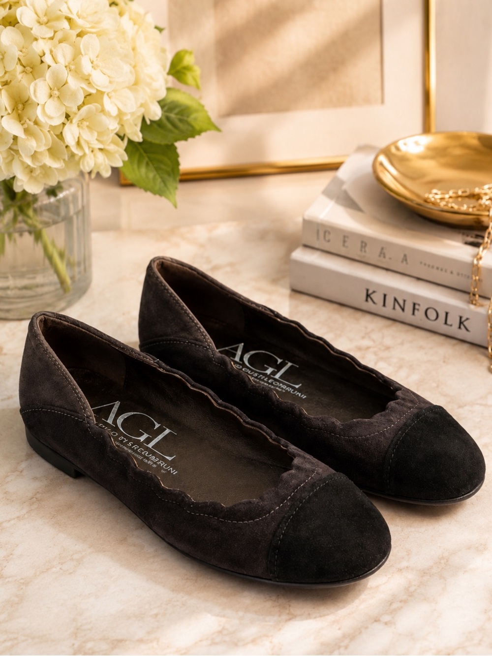AGL Attilio Giusti Leombruni Contrasting Suede Cap Flats Brown Size 7.5 (37.5)